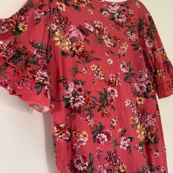 Pretty Floral top. Fantastic Fawn. Very soft and comfortable. - Picture 2 of 7